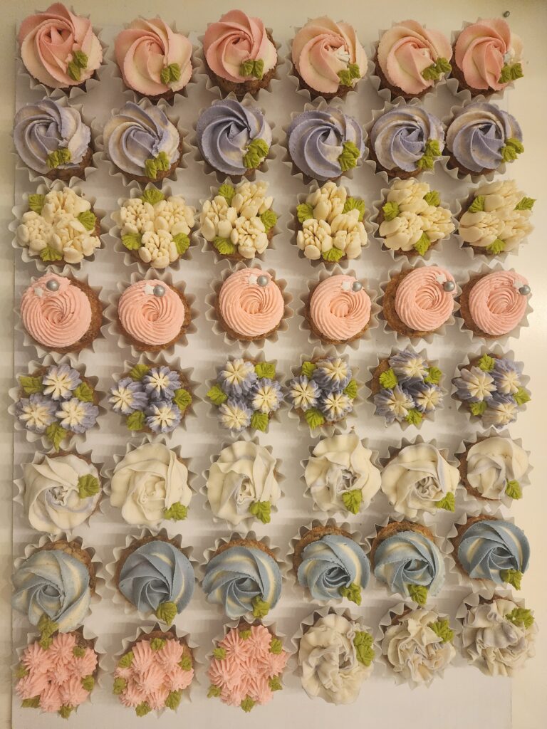 Cookie cake with buttercream frosting mini